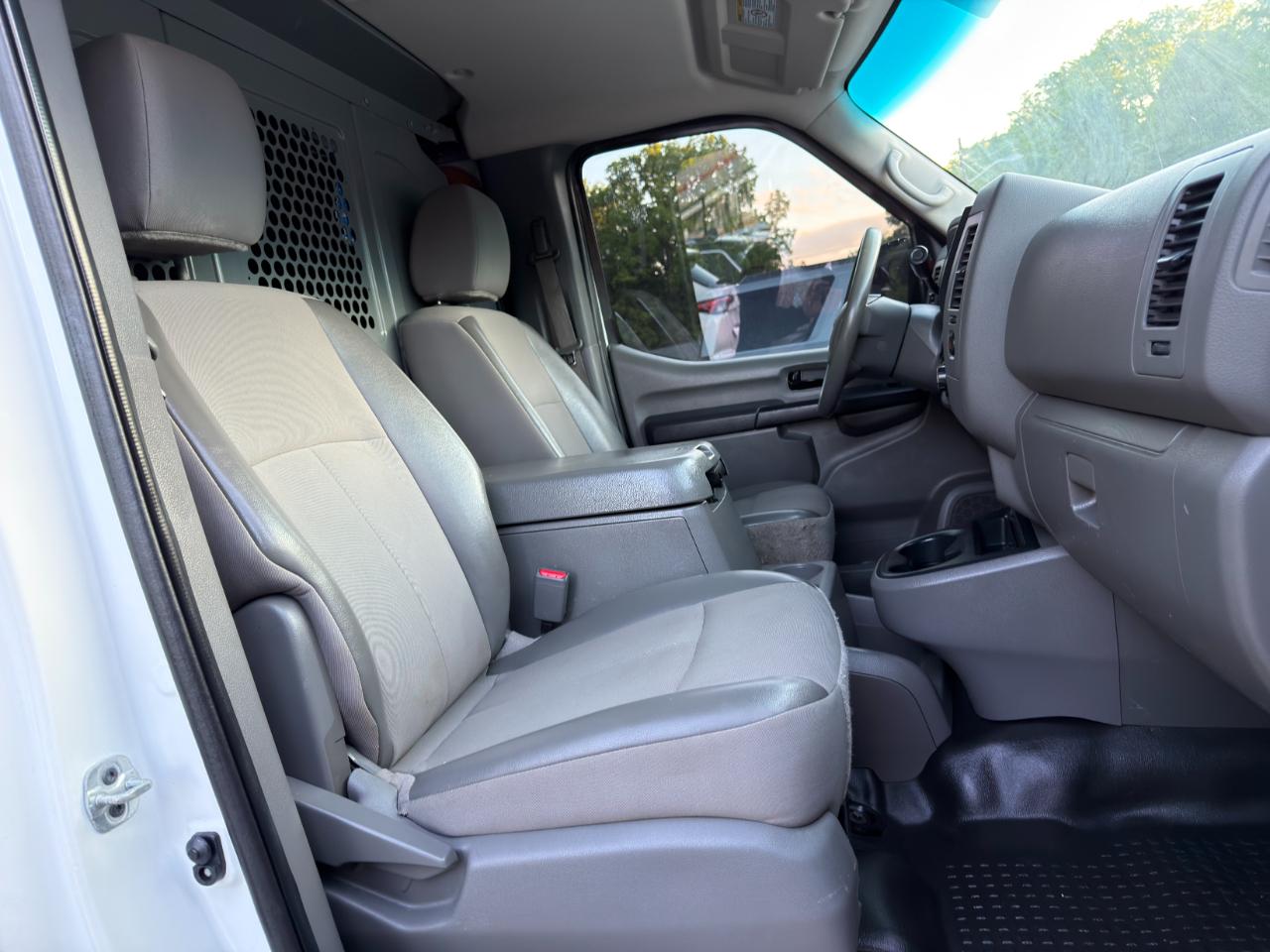 Nissan NV Cargo NV2500 HD Standard Roof V6 SV 2021