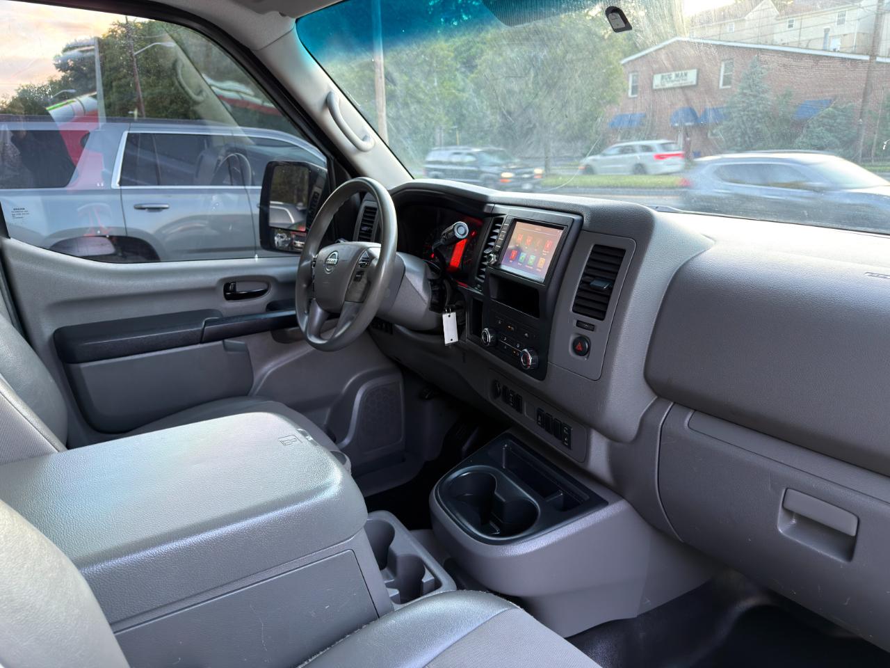 Nissan NV Cargo NV2500 HD Standard Roof V6 SV 2021