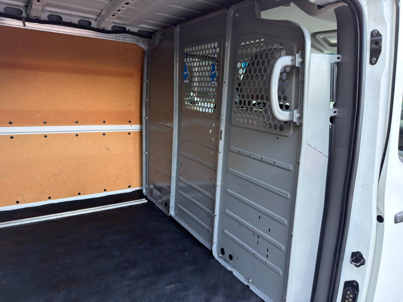 Nissan NV Cargo NV2500 HD Standard Roof V6 SV 2021