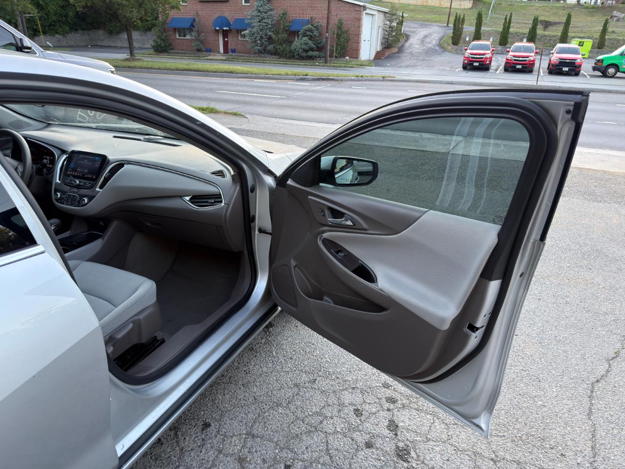 Chevrolet Malibu 4dr Sdn LT 2021