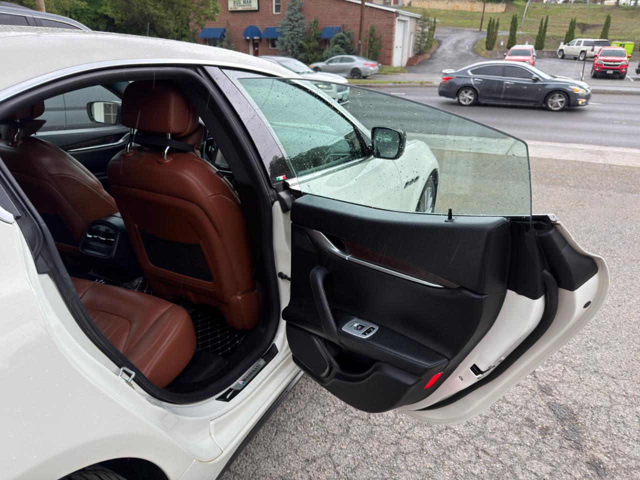 Maserati Ghibli 4dr Sdn 2016
