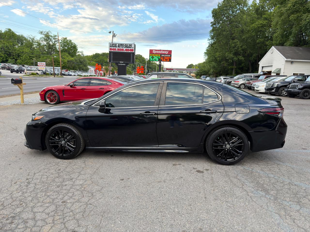 Toyota Camry SE Auto (Natl) 2021