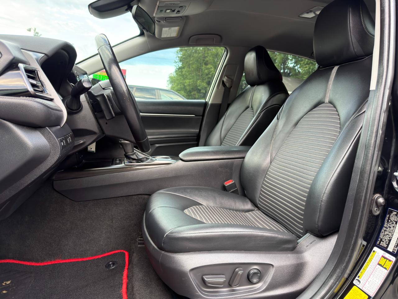 Toyota Camry SE Auto (Natl) 2021