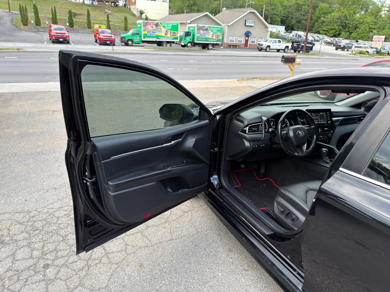 Toyota Camry SE Auto (Natl) 2021