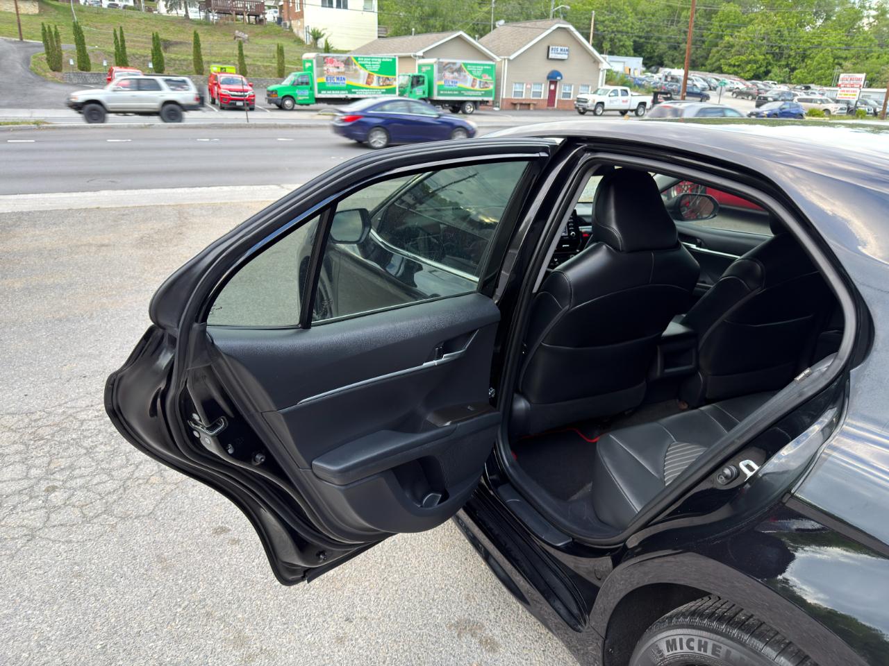 Toyota Camry SE Auto (Natl) 2021