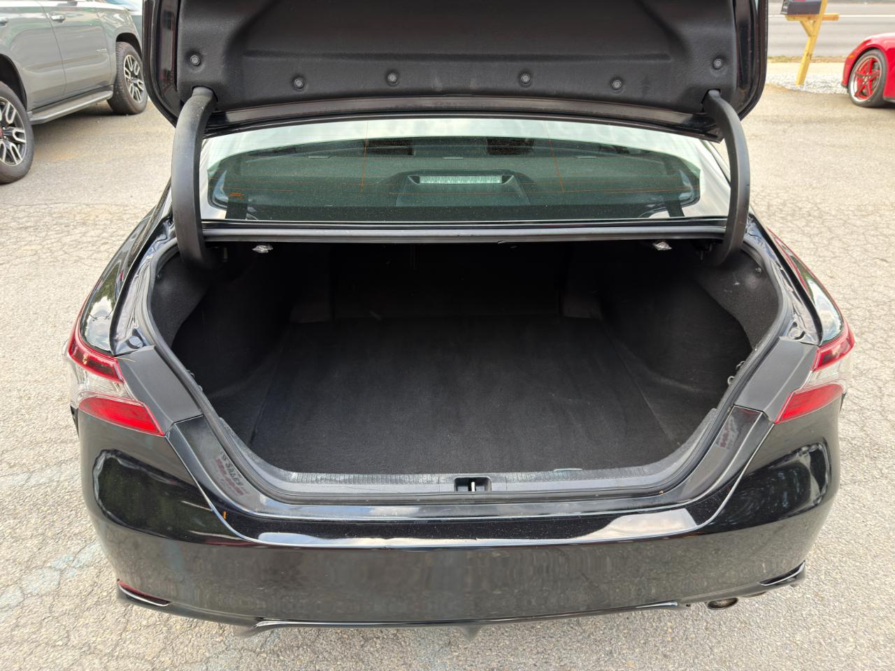Toyota Camry SE Auto (Natl) 2021