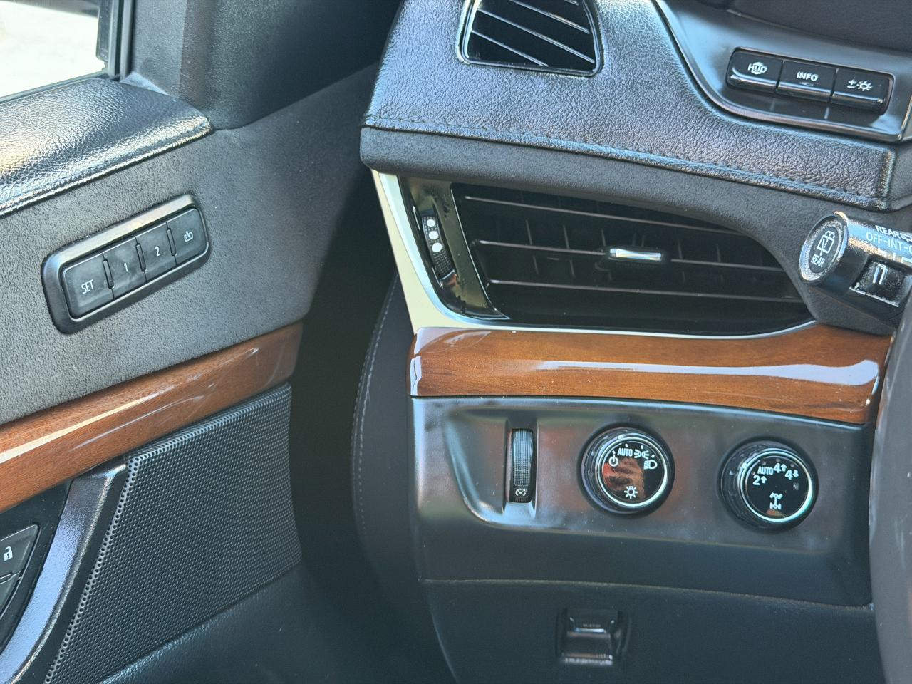 Cadillac Escalade ESV 4WD 4dr Premium Luxury 2020