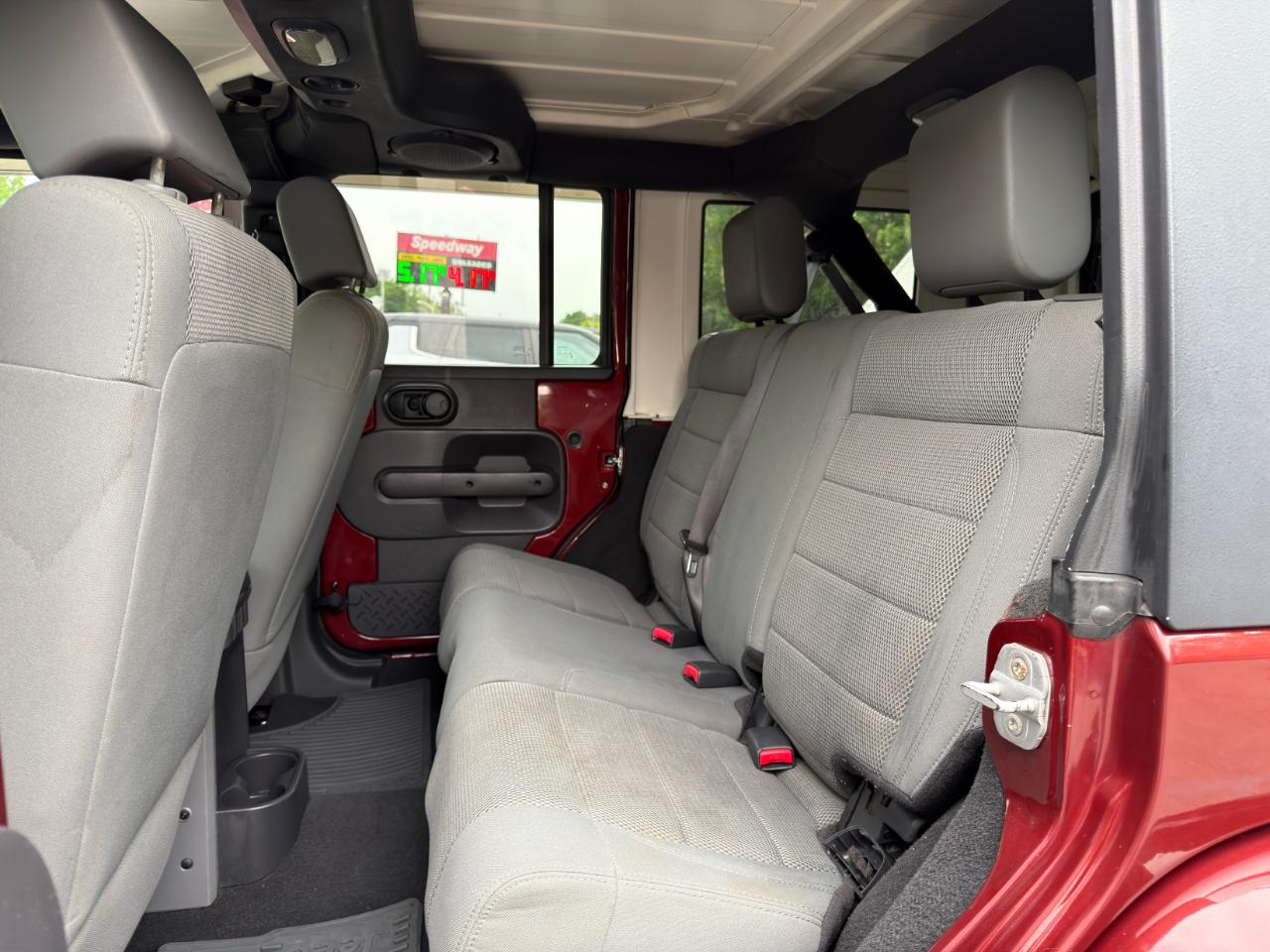 Jeep Wrangler 4WD 4dr Unlimited Sahara 2007