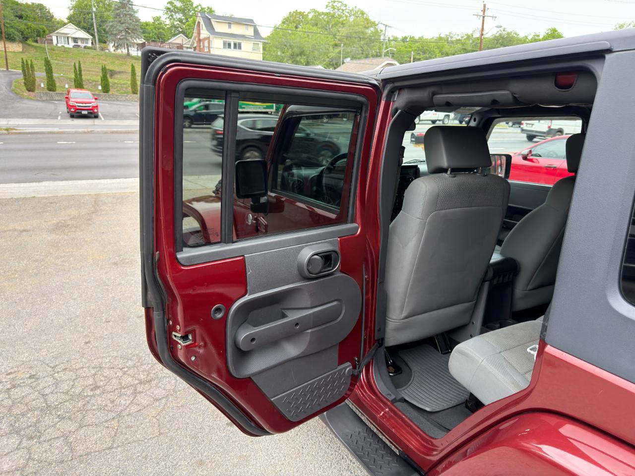 Jeep Wrangler 4WD 4dr Unlimited Sahara 2007