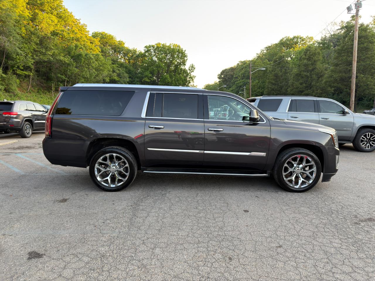 Cadillac Escalade ESV 4WD 4dr Luxury Collection 2016