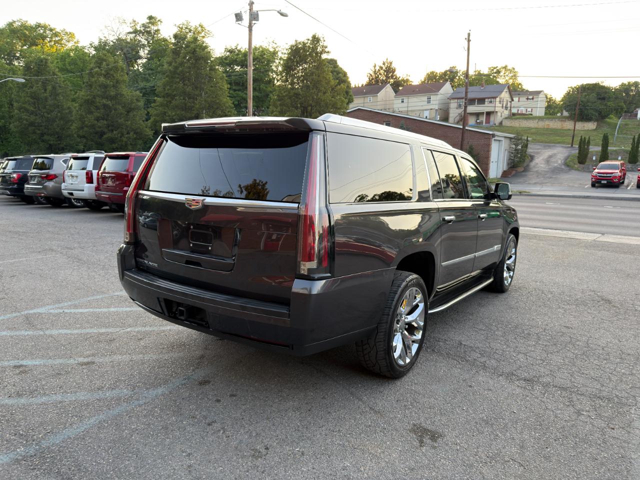 Cadillac Escalade ESV 4WD 4dr Luxury Collection 2016