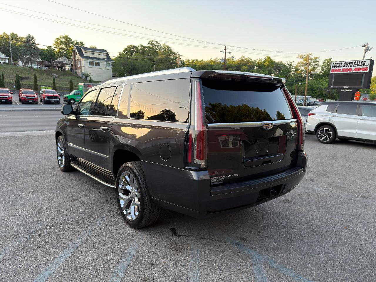 Cadillac Escalade ESV 4WD 4dr Luxury Collection 2016