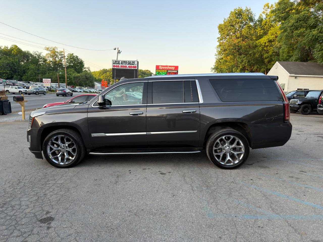 Cadillac Escalade ESV 4WD 4dr Luxury Collection 2016