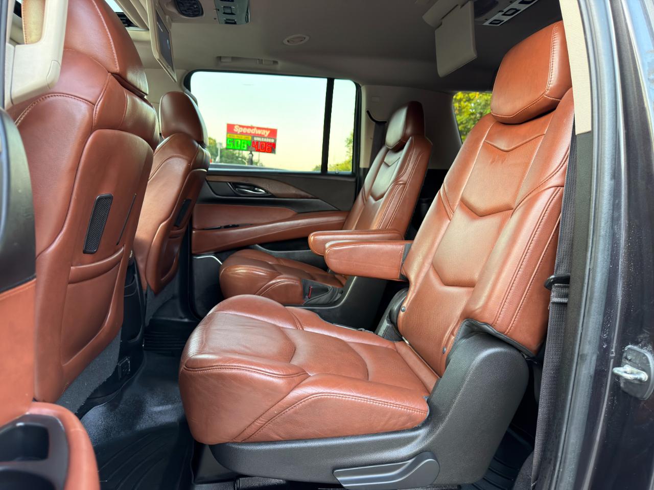 Cadillac Escalade ESV 4WD 4dr Luxury Collection 2016