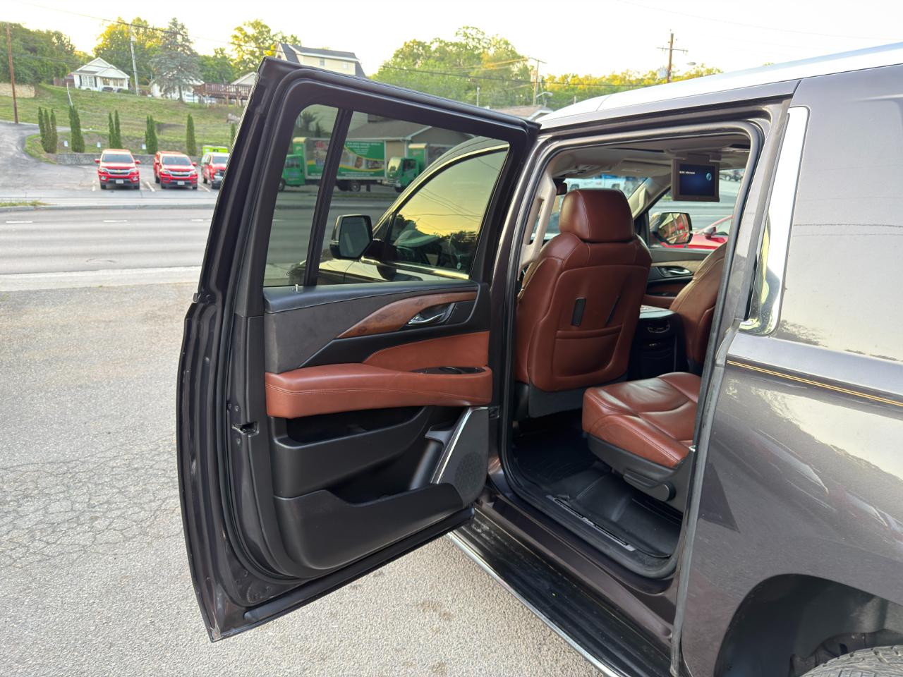 Cadillac Escalade ESV 4WD 4dr Luxury Collection 2016