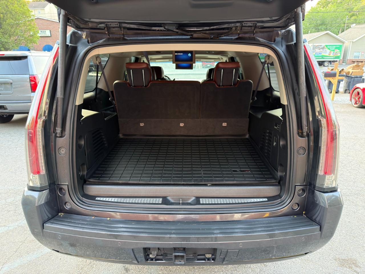 Cadillac Escalade ESV 4WD 4dr Luxury Collection 2016