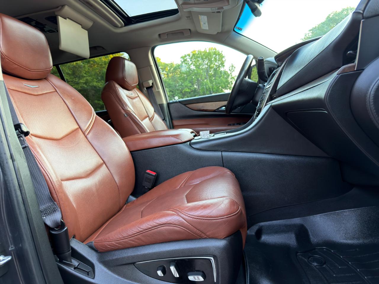 Cadillac Escalade ESV 4WD 4dr Luxury Collection 2016