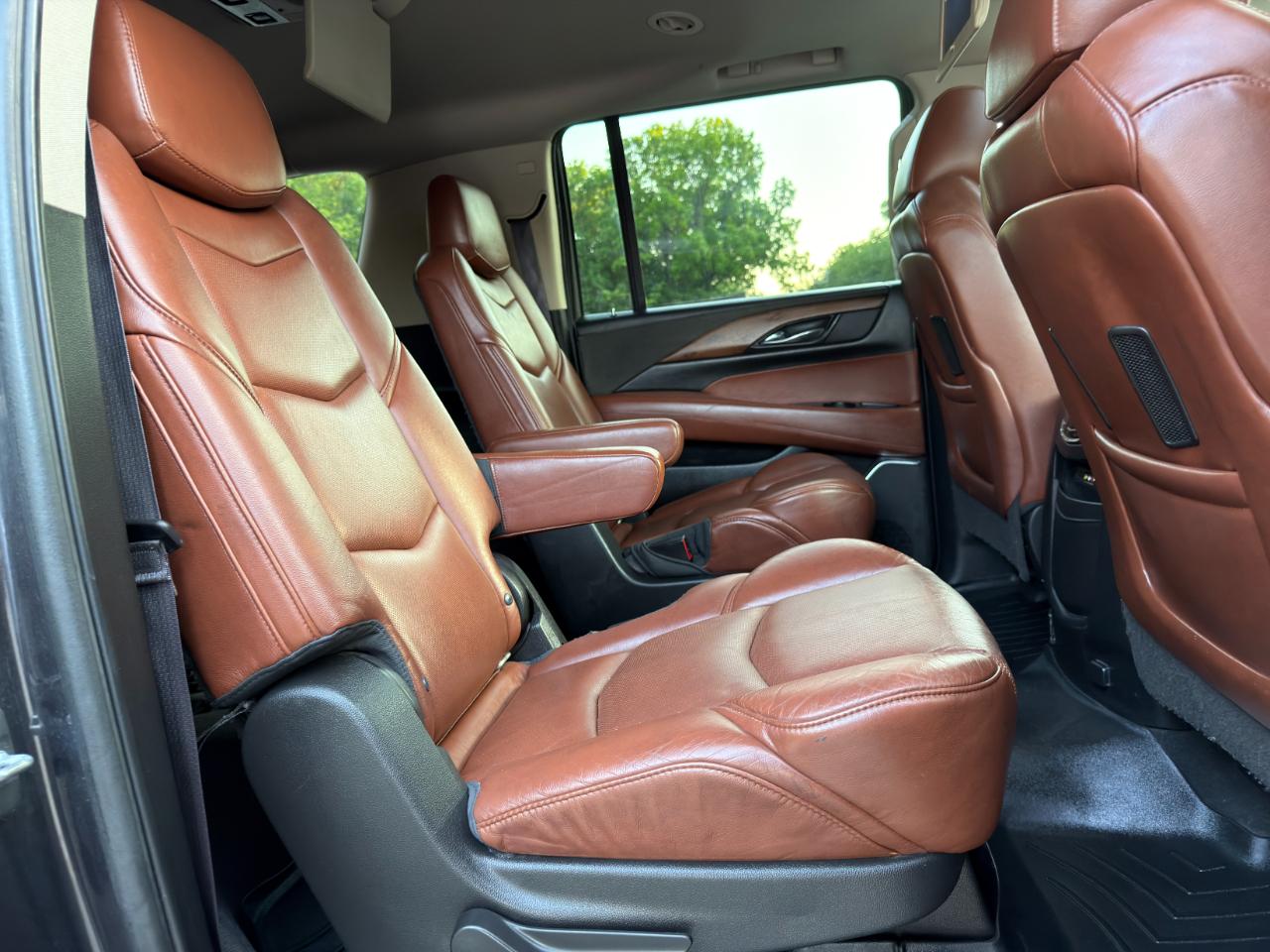 Cadillac Escalade ESV 4WD 4dr Luxury Collection 2016