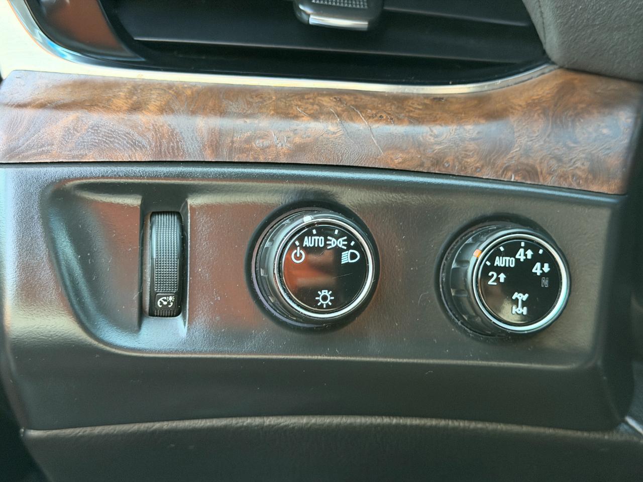 Cadillac Escalade ESV 4WD 4dr Luxury Collection 2016
