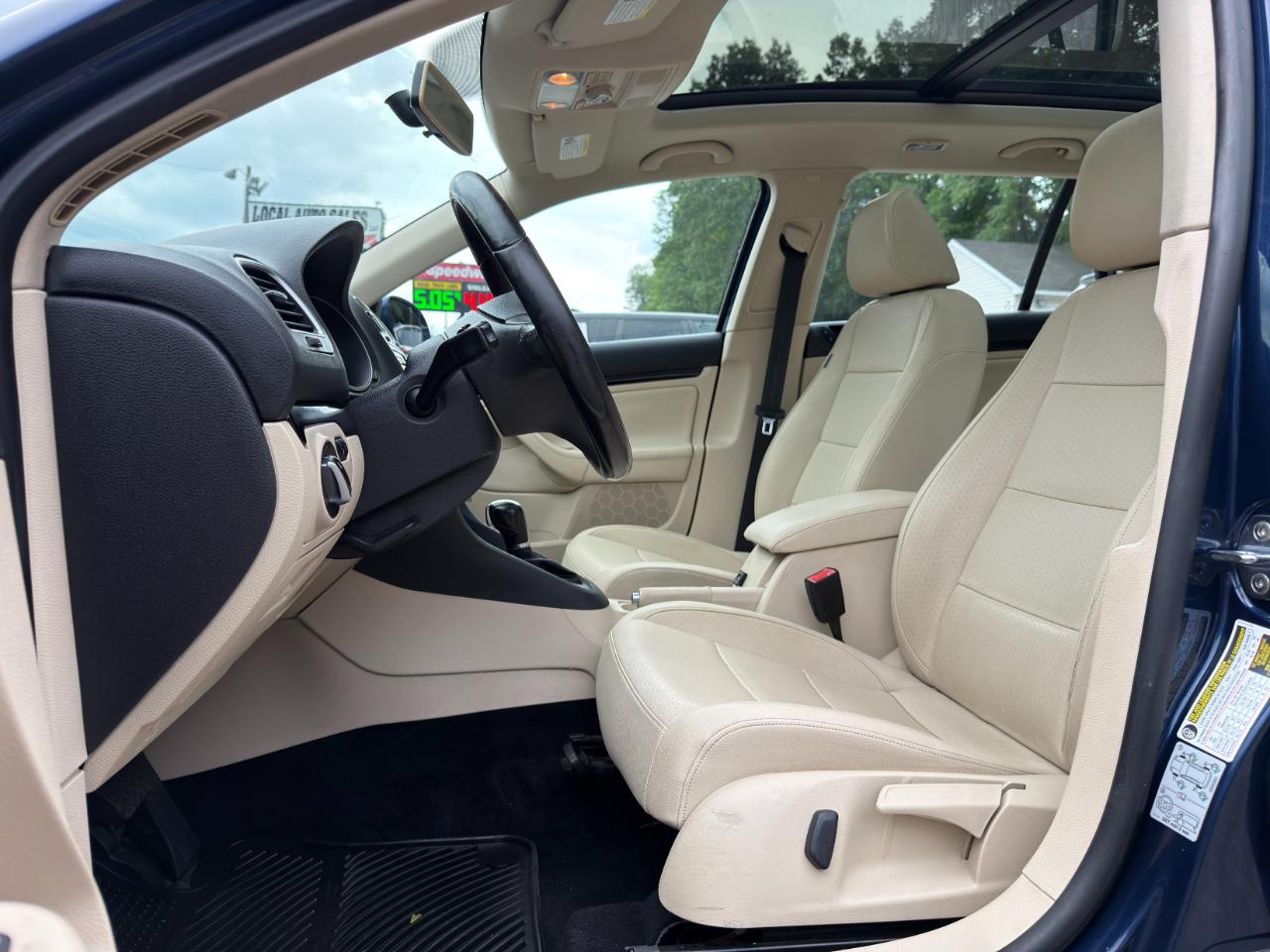Volkswagen Jetta SportWagen 4dr Auto SE w/Sunroof PZEV 2013