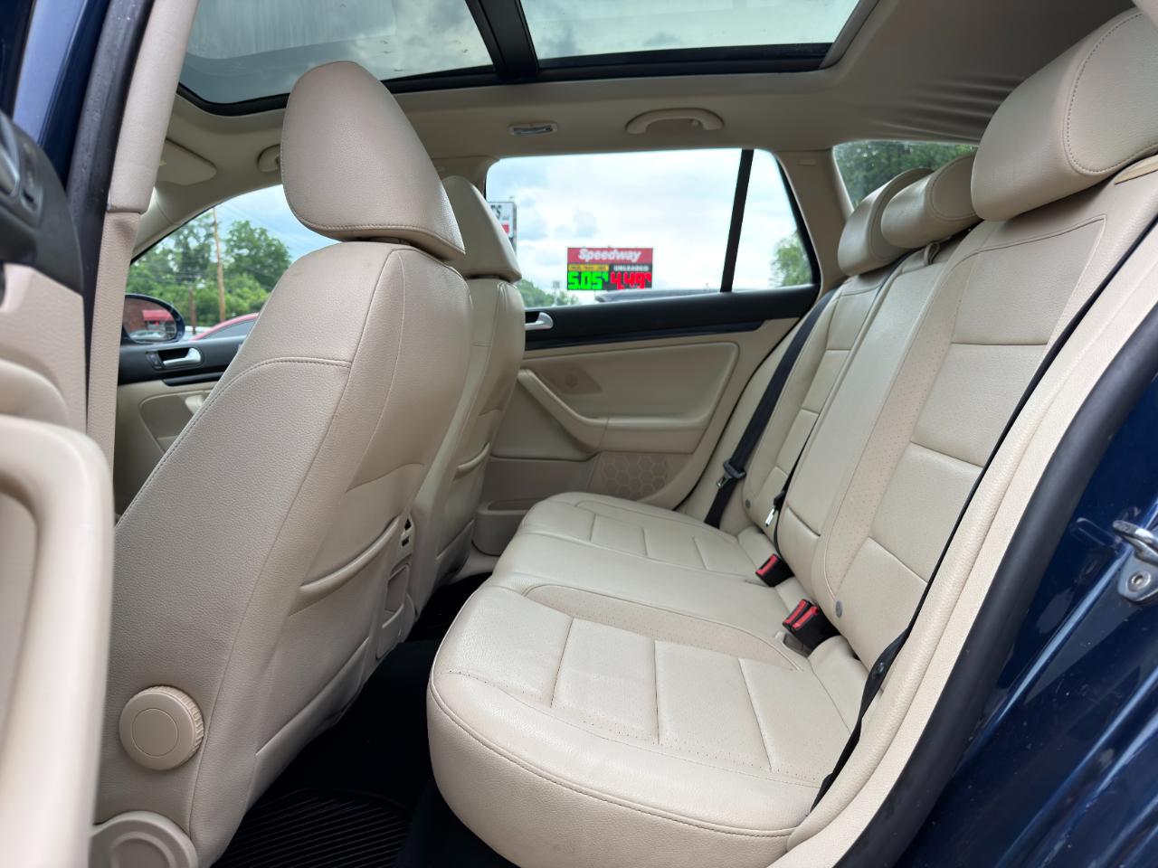 Volkswagen Jetta SportWagen 4dr Auto SE w/Sunroof PZEV 2013