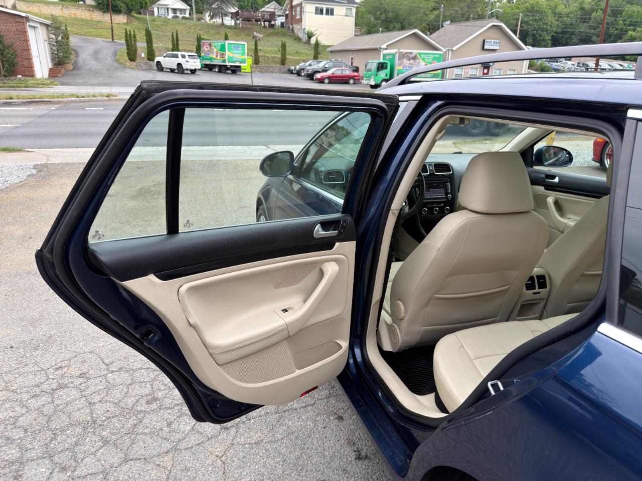 Volkswagen Jetta SportWagen 4dr Auto SE w/Sunroof PZEV 2013