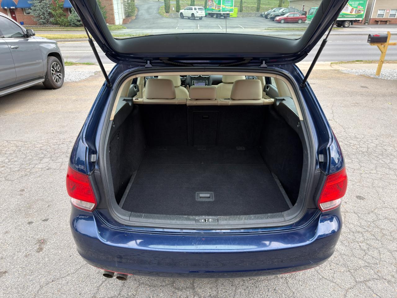 Volkswagen Jetta SportWagen 4dr Auto SE w/Sunroof PZEV 2013