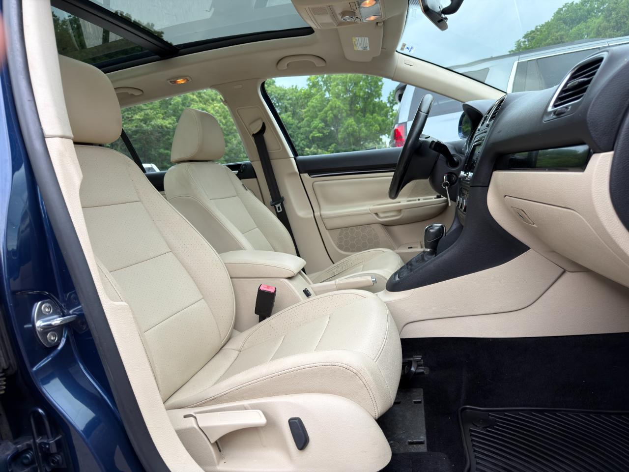 Volkswagen Jetta SportWagen 4dr Auto SE w/Sunroof PZEV 2013