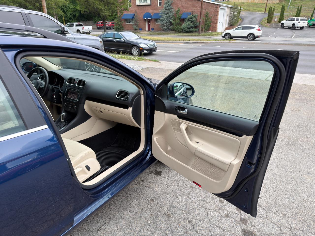 Volkswagen Jetta SportWagen 4dr Auto SE w/Sunroof PZEV 2013