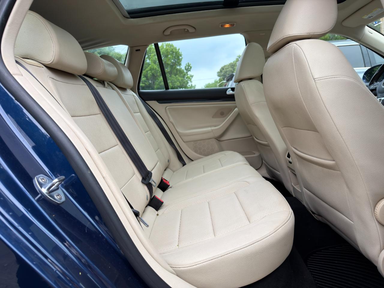 Volkswagen Jetta SportWagen 4dr Auto SE w/Sunroof PZEV 2013