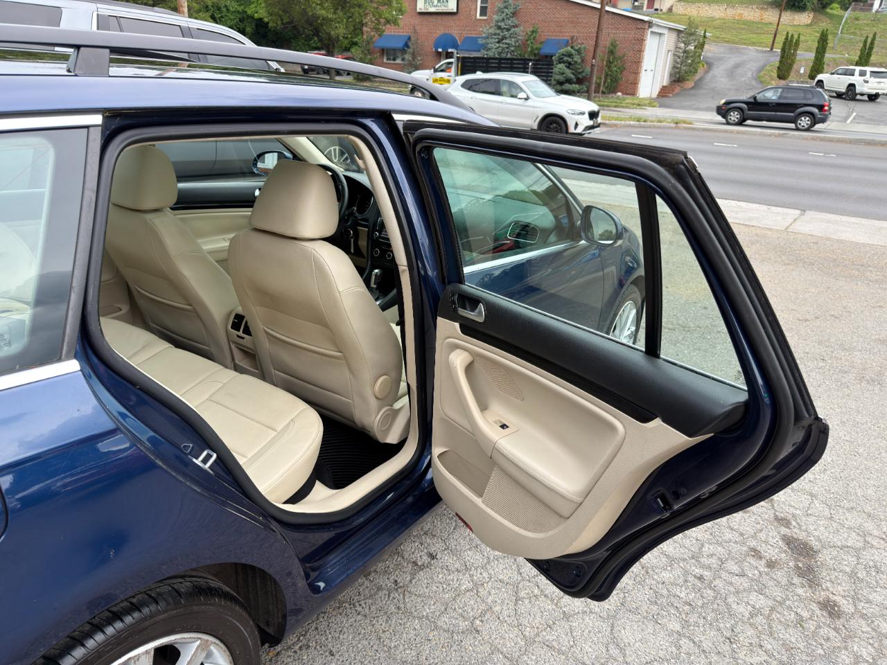 Volkswagen Jetta SportWagen 4dr Auto SE w/Sunroof PZEV 2013