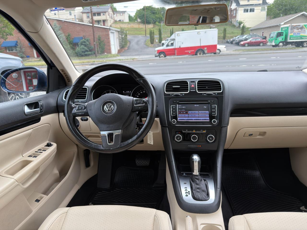 Volkswagen Jetta SportWagen 4dr Auto SE w/Sunroof PZEV 2013
