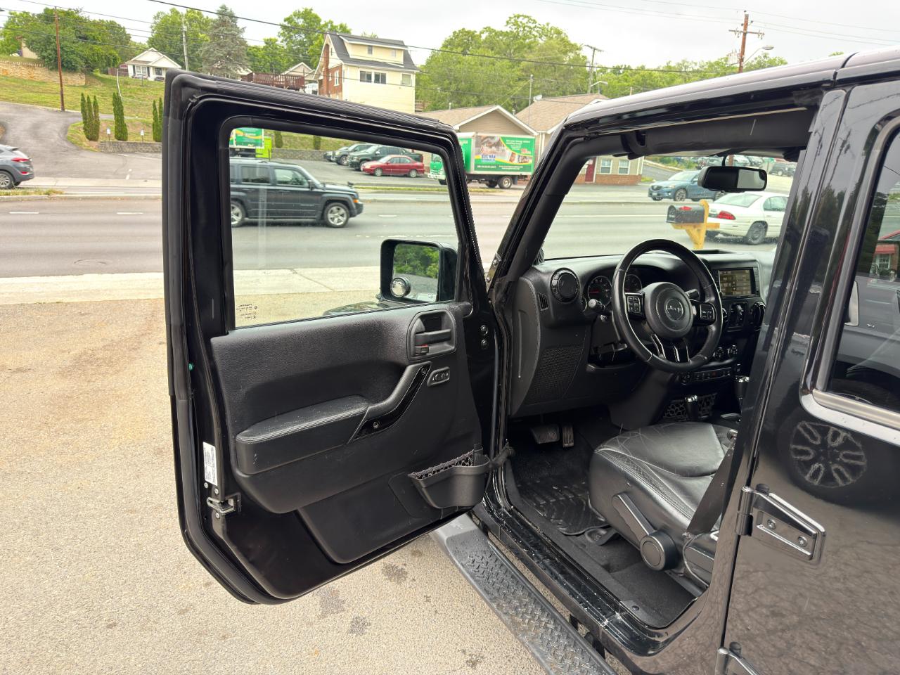 Jeep Wrangler Unlimited 4WD 4dr Sahara 2014