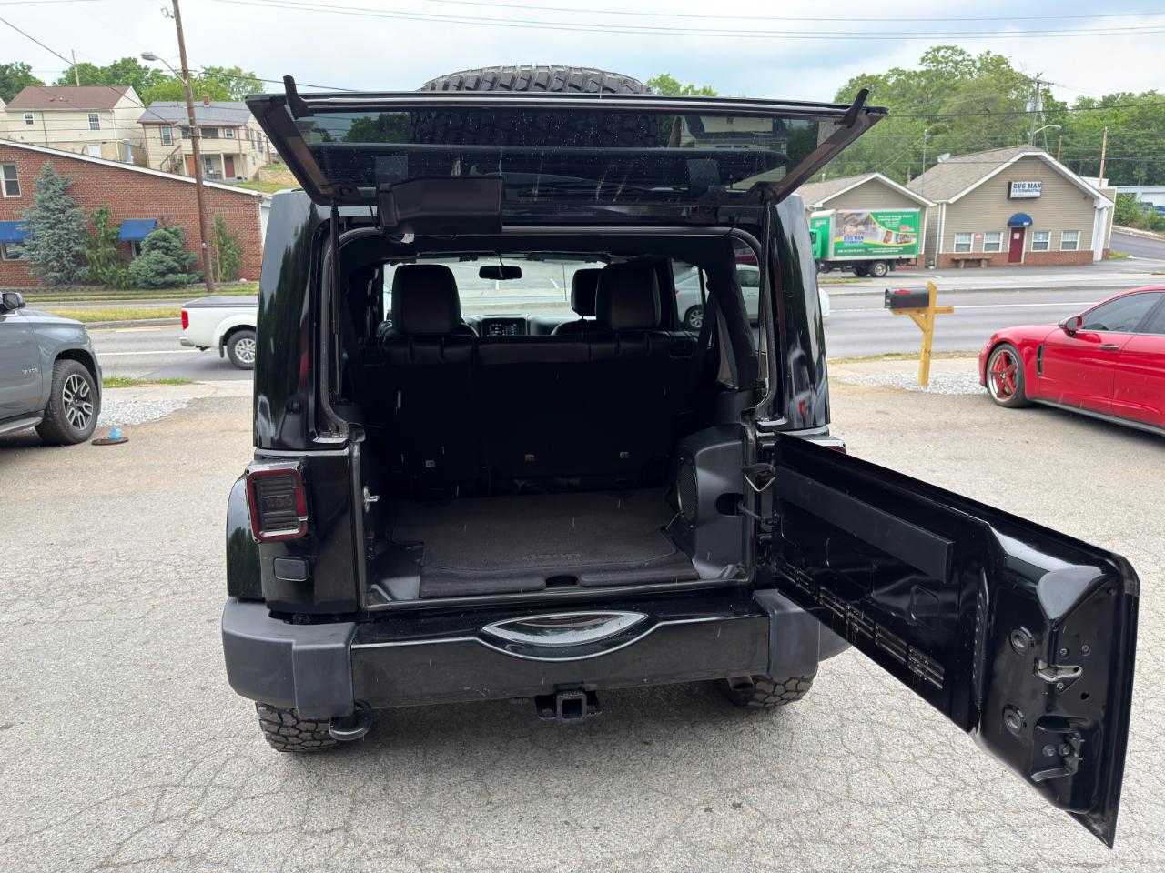 Jeep Wrangler Unlimited 4WD 4dr Sahara 2014