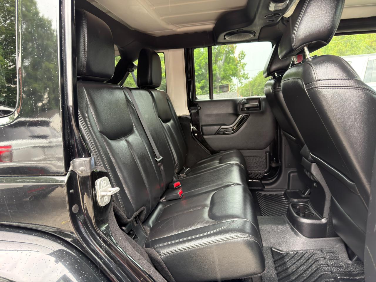 Jeep Wrangler Unlimited 4WD 4dr Sahara 2014
