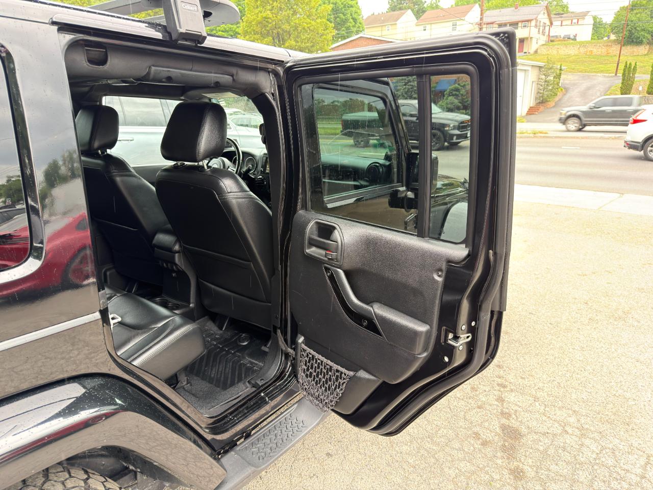 Jeep Wrangler Unlimited 4WD 4dr Sahara 2014