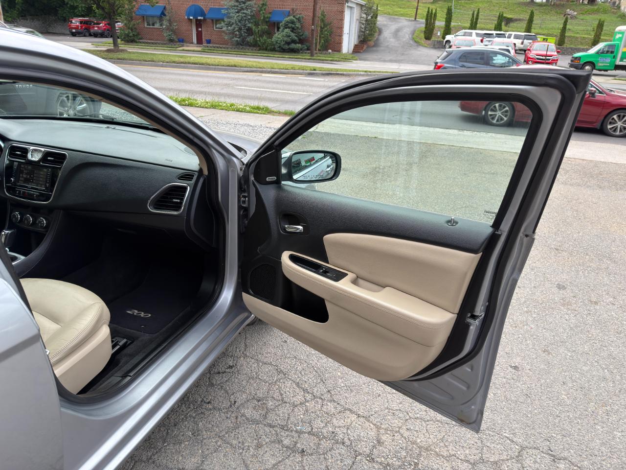 Chrysler 200 4dr Sdn Limited 2014