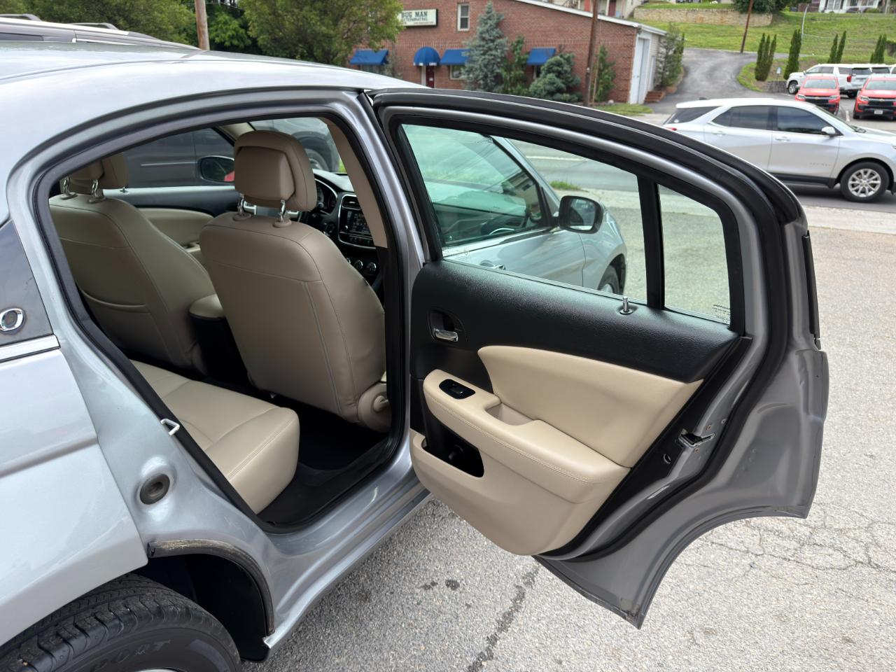 Chrysler 200 4dr Sdn Limited 2014