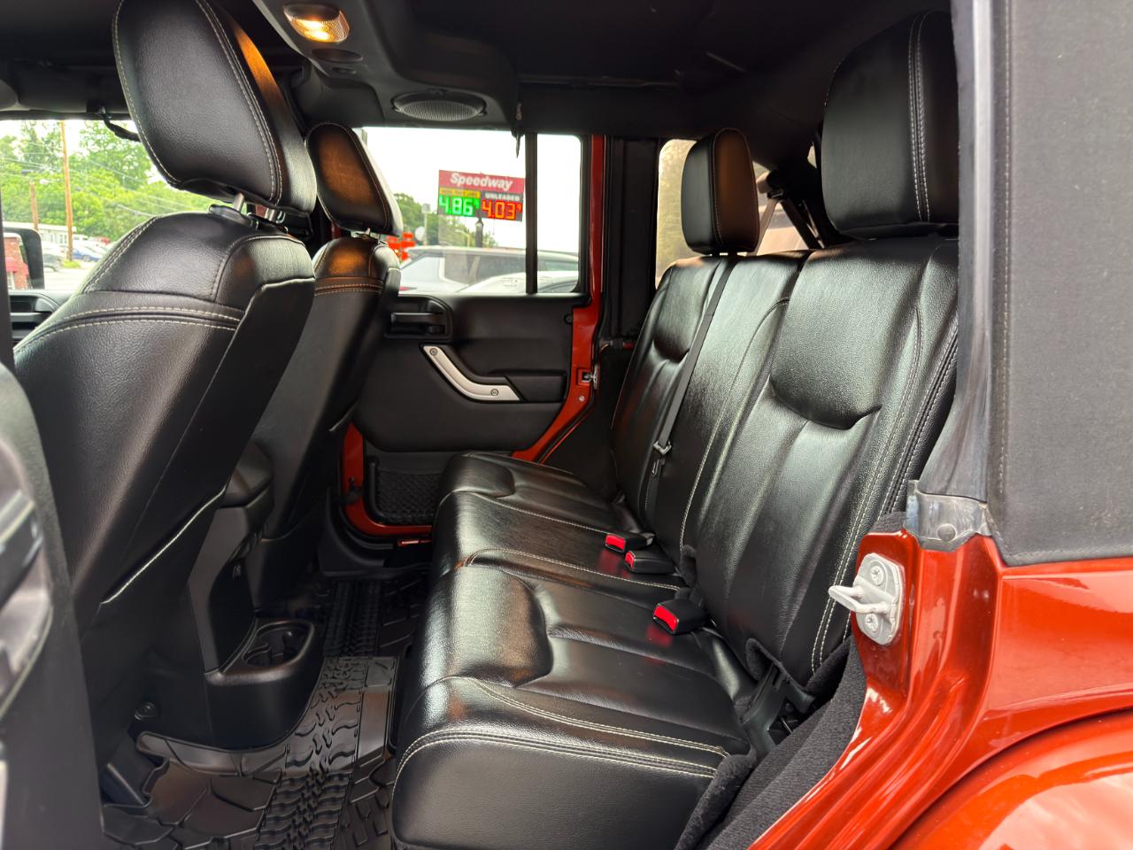 Jeep Wrangler Unlimited 4WD 4dr Sahara 2014