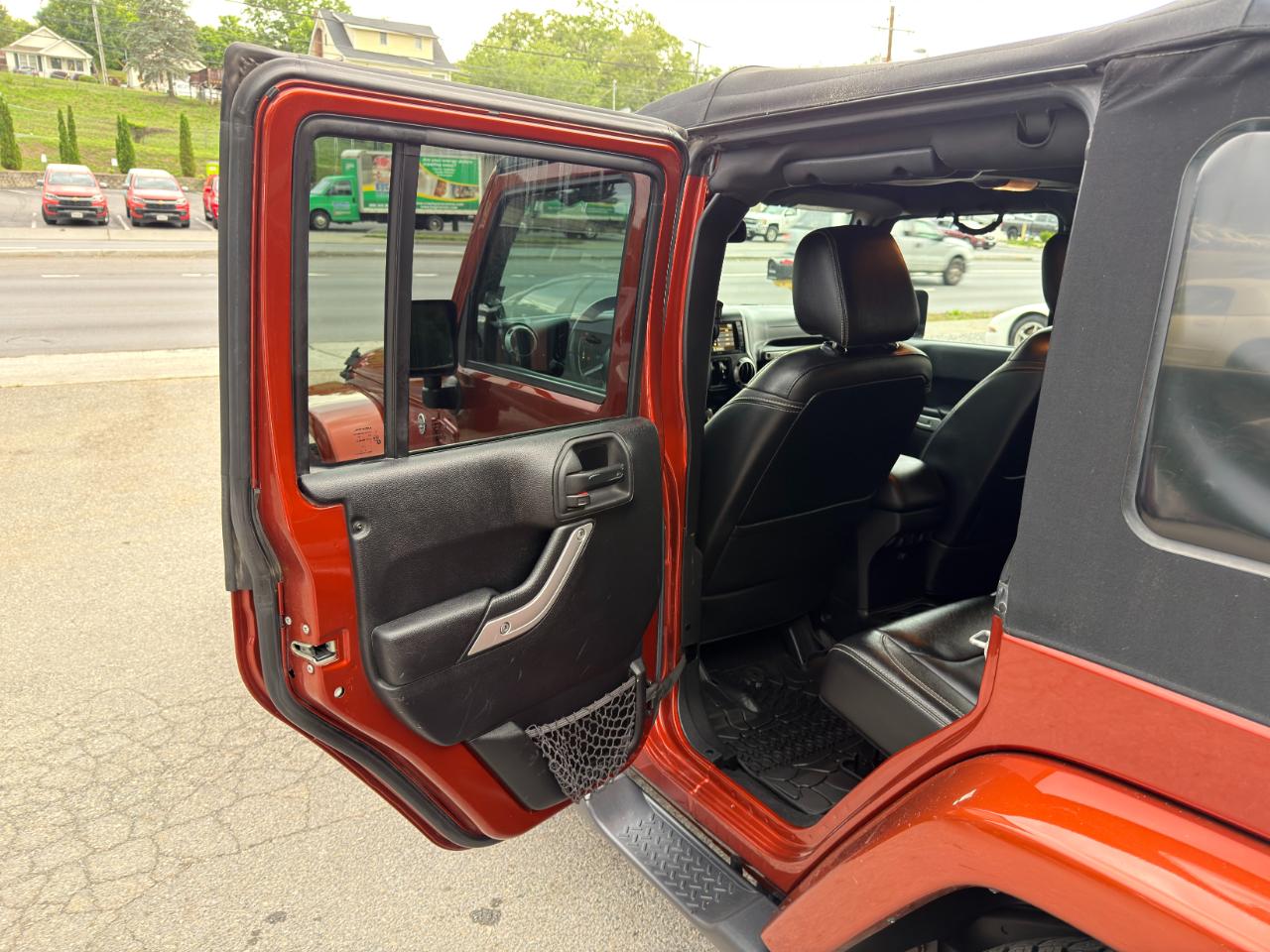 Jeep Wrangler Unlimited 4WD 4dr Sahara 2014