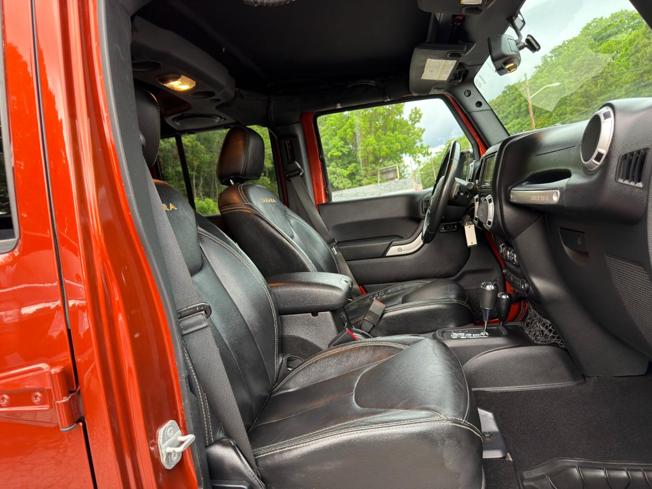 Jeep Wrangler Unlimited 4WD 4dr Sahara 2014