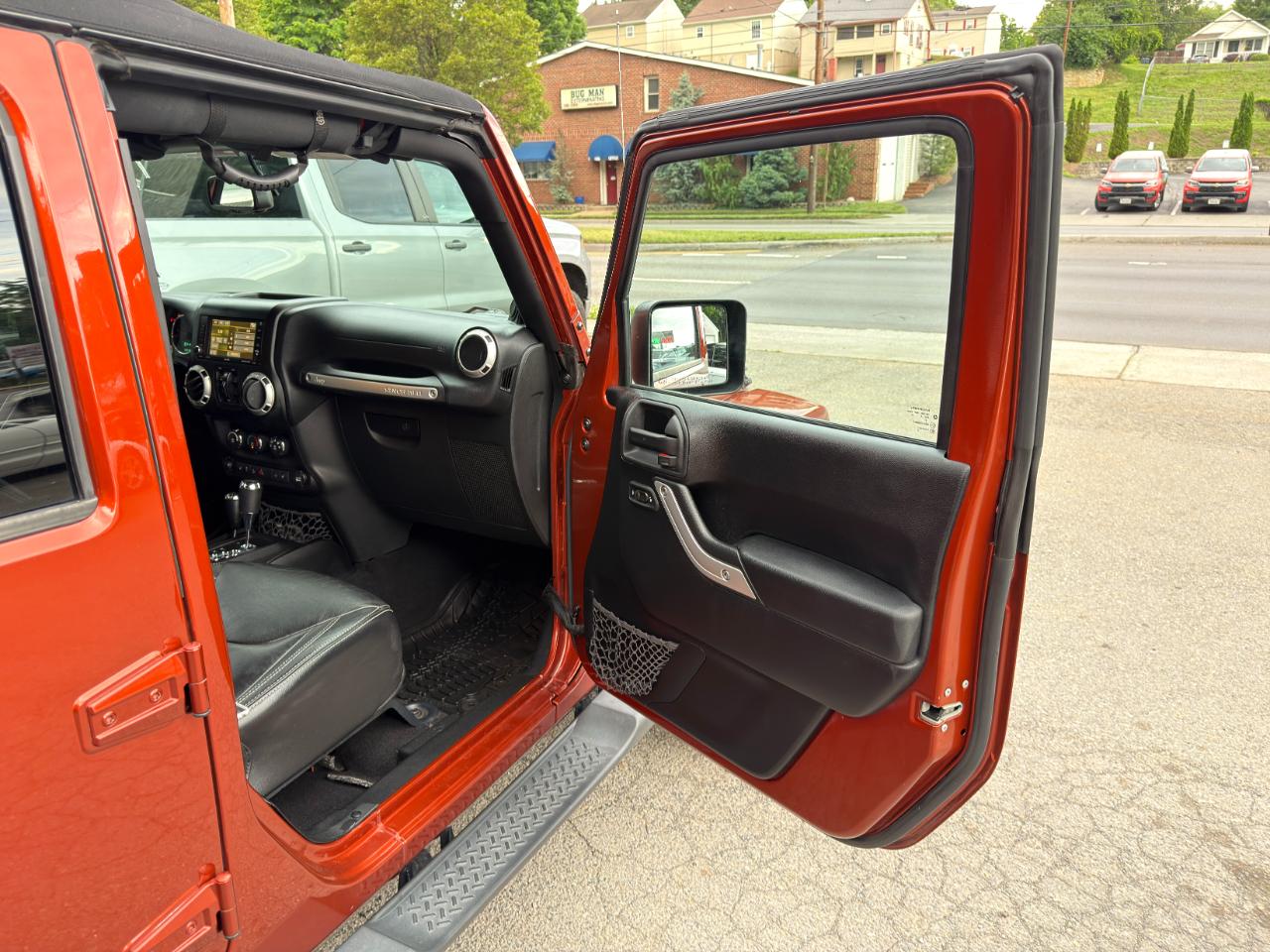Jeep Wrangler Unlimited 4WD 4dr Sahara 2014