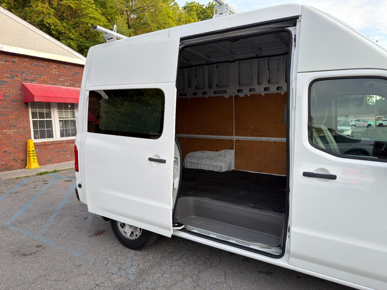 Nissan NV Cargo NV2500 HD High Roof V6 SV 2018