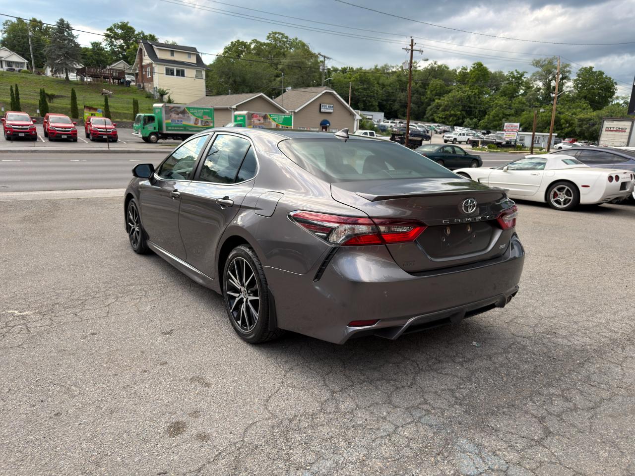 Toyota Camry SE Auto (Natl) 2021