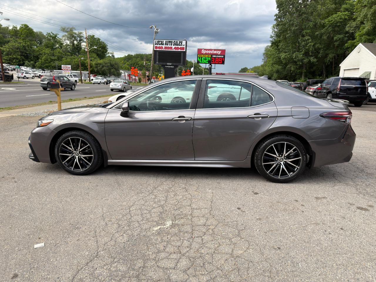 Toyota Camry SE Auto (Natl) 2021