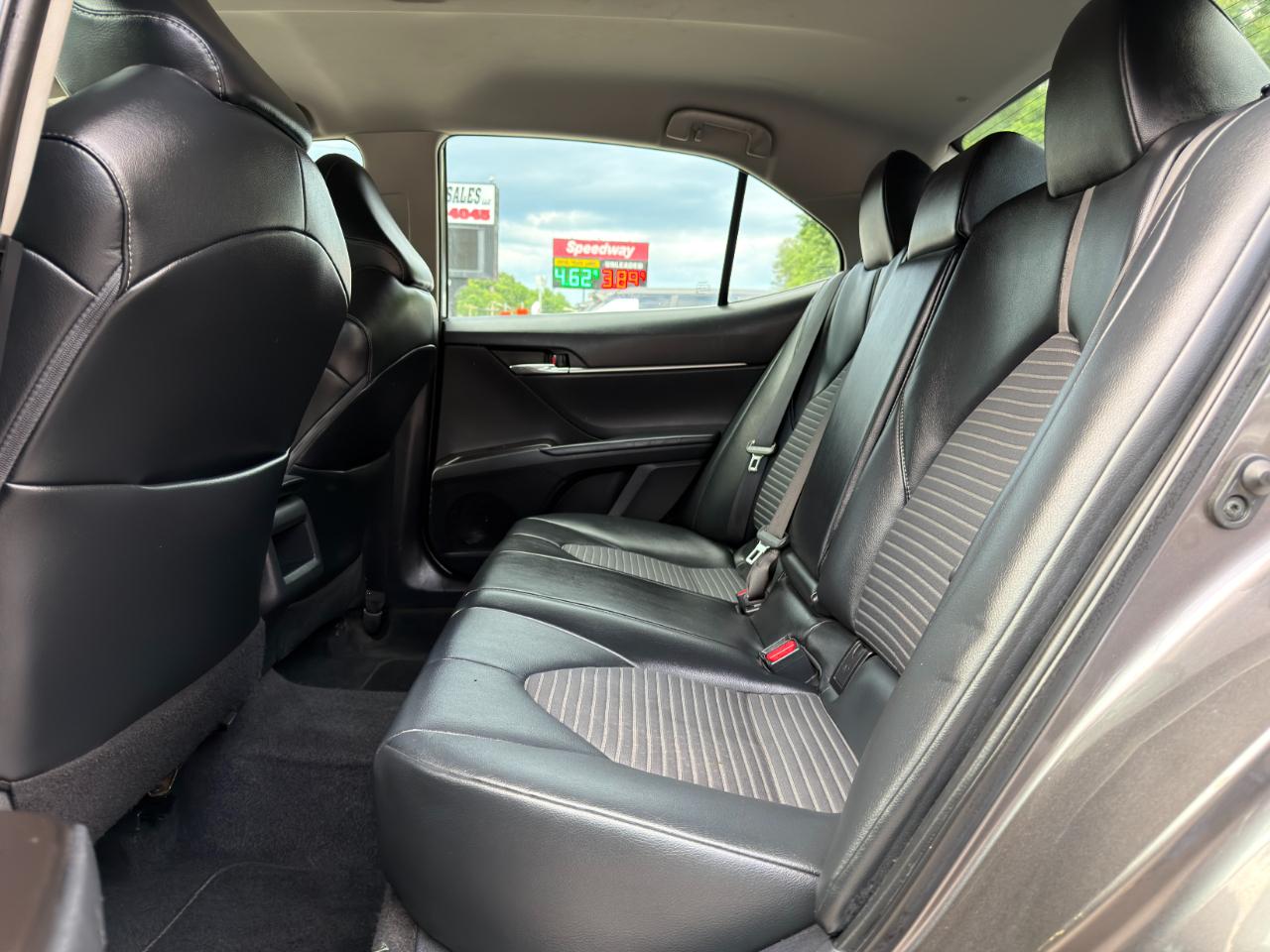 Toyota Camry SE Auto (Natl) 2021