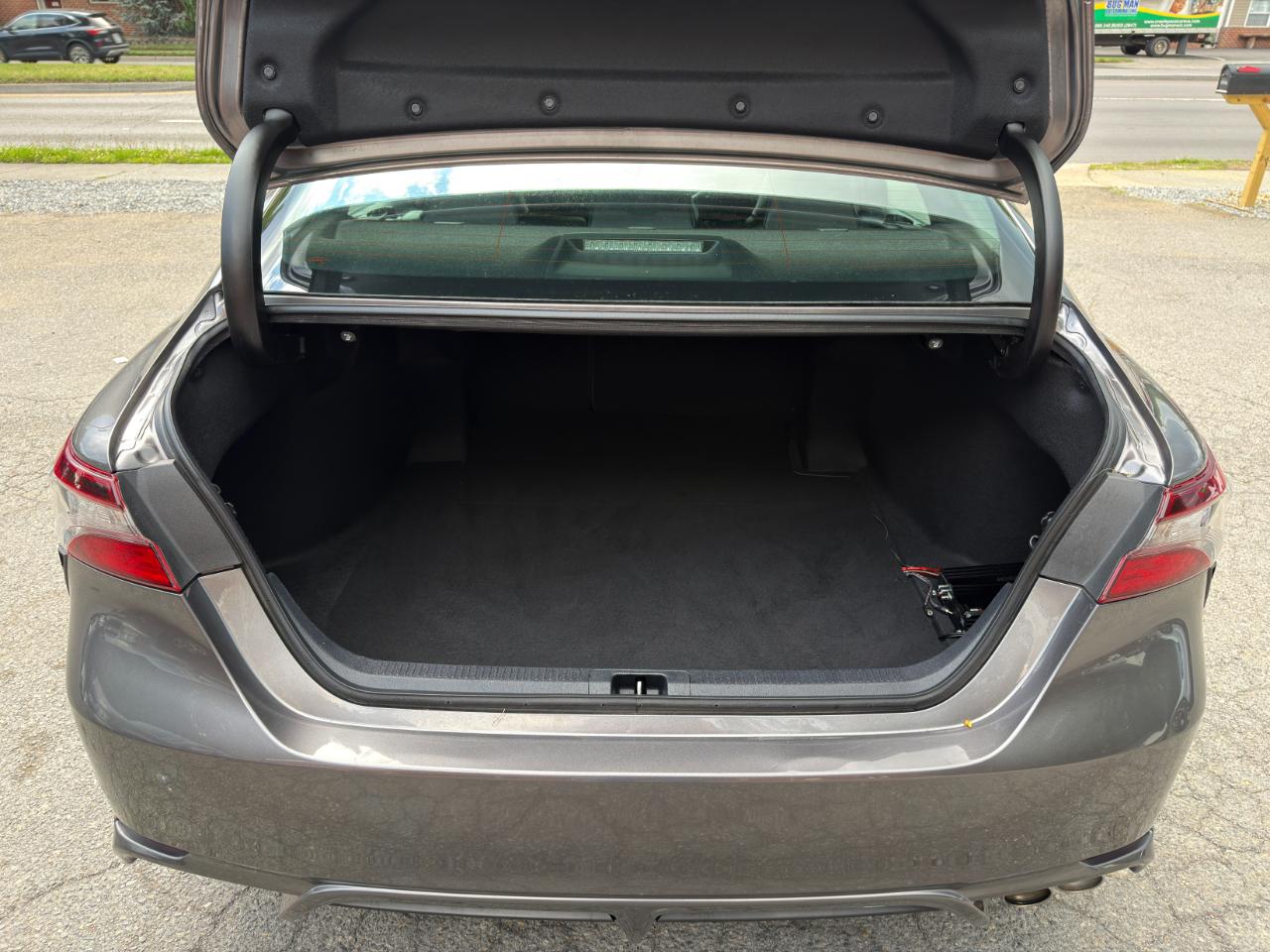 Toyota Camry SE Auto (Natl) 2021