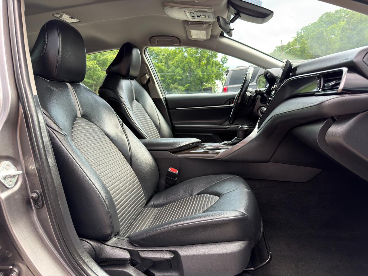 Toyota Camry SE Auto (Natl) 2021