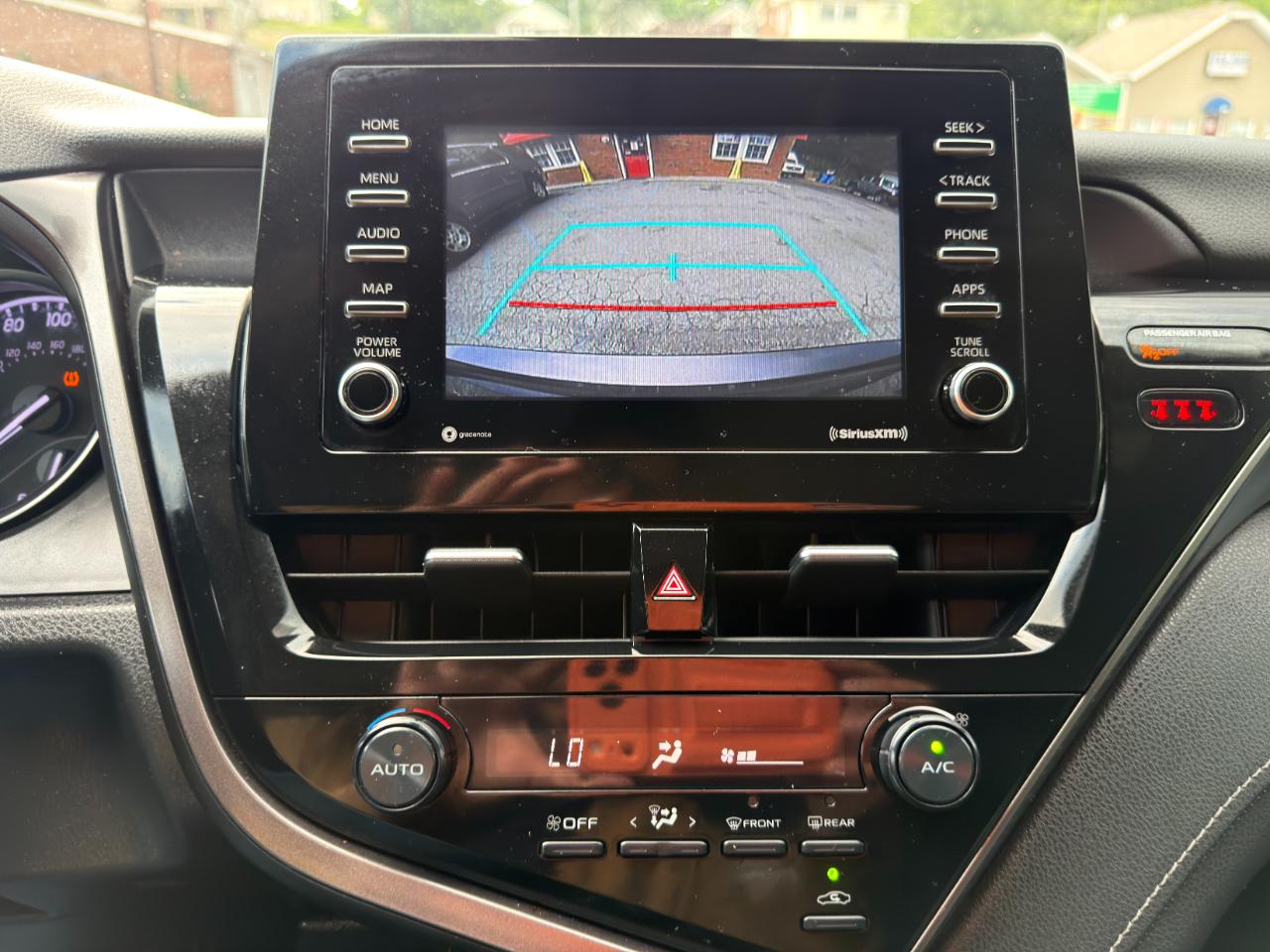 Toyota Camry SE Auto (Natl) 2021