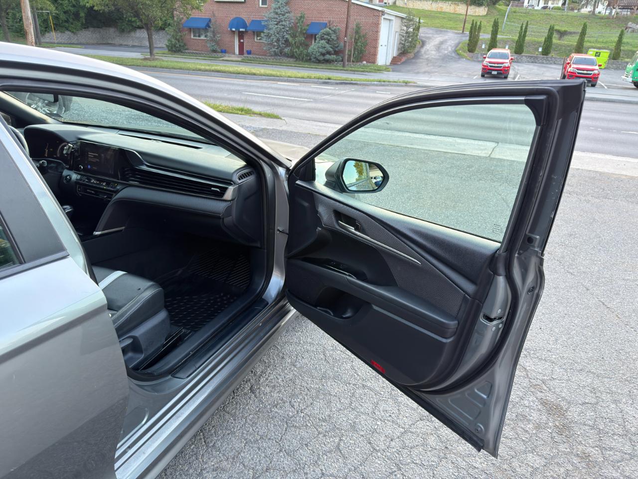 Toyota Camry XLE (Natl) 2025